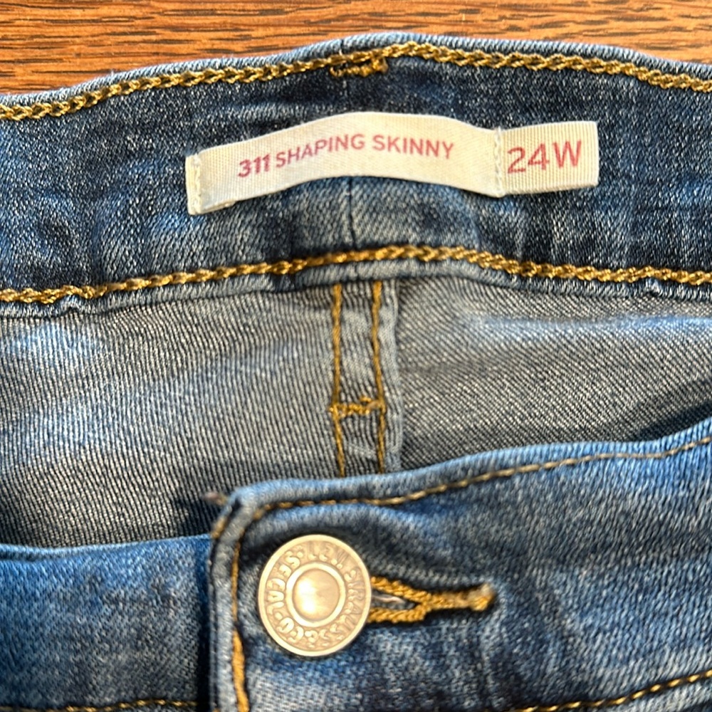 Levi’s 311 shaping skinny jeans size 24W